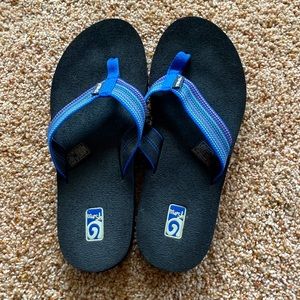 Teva flip flops size 9
